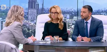 Коя дама сяда на стола на Хекимян?