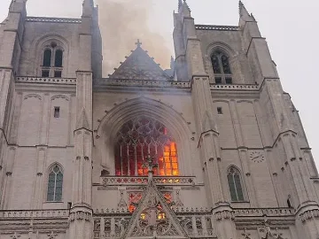 Бежанец задържан за палежа на катедралата в Нант
