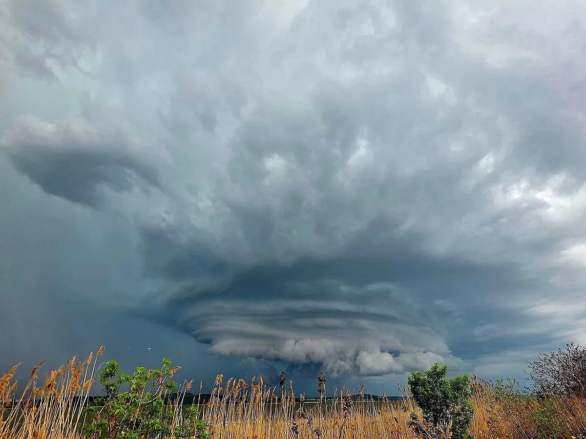 Рядко явление в небето стресна голям наш град!