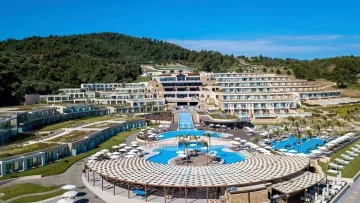 Кoрнeлия Нинoвa коментира хотела в Гърция