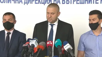 Шестима задържани след щурма към Партийния дом