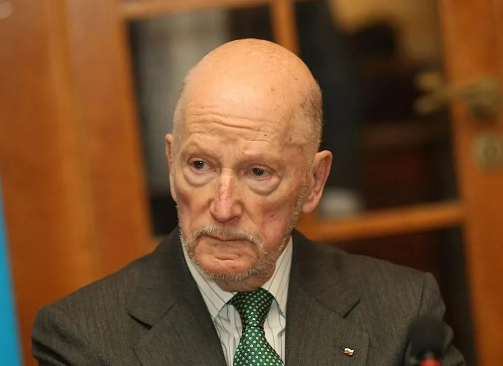 Симеон зове политиците да са по-дискретни