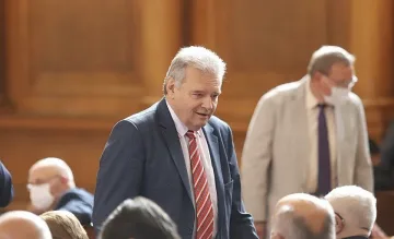 БСП изхвърля Паунов от парламентарната си група