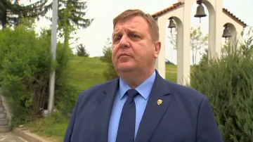 Каракачанов: Няма размисъл и намерение за оставка
