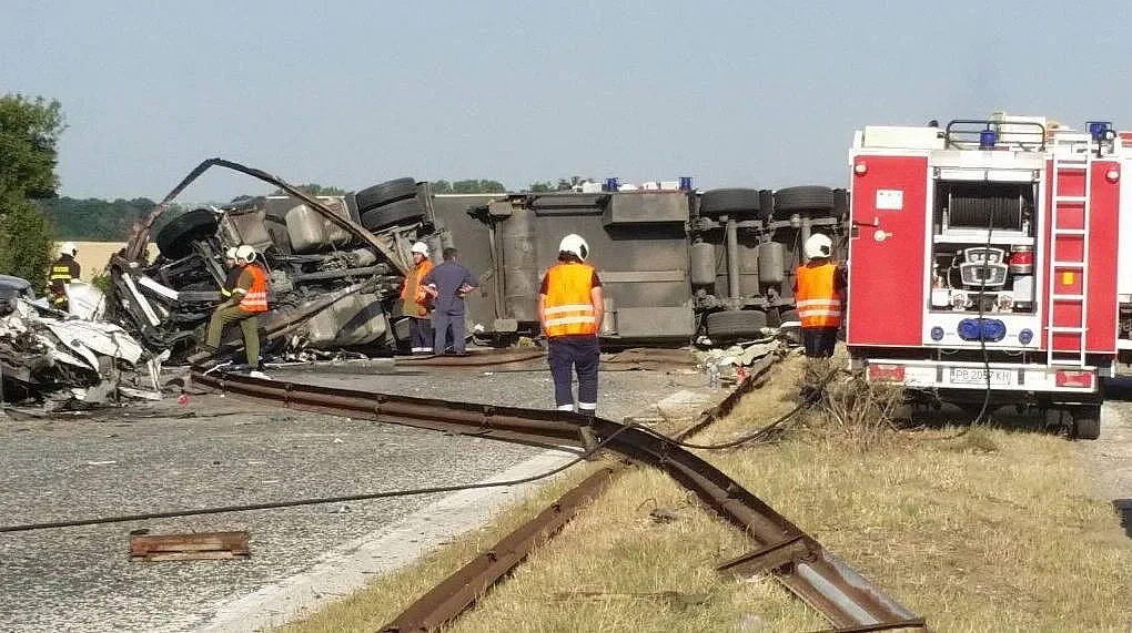 2-годишно момиченце в критично състояние от удара