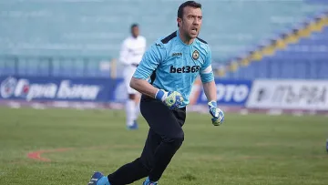 Вратар ще пази на Славия и на 44 години