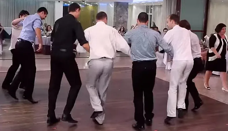 Сватбарите си отдъхнаха, канят родата