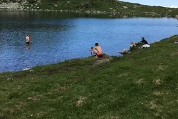 Пак скандал в Рила, сърби се къпят в Бъбрека