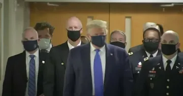 Тръмп излезе с маска