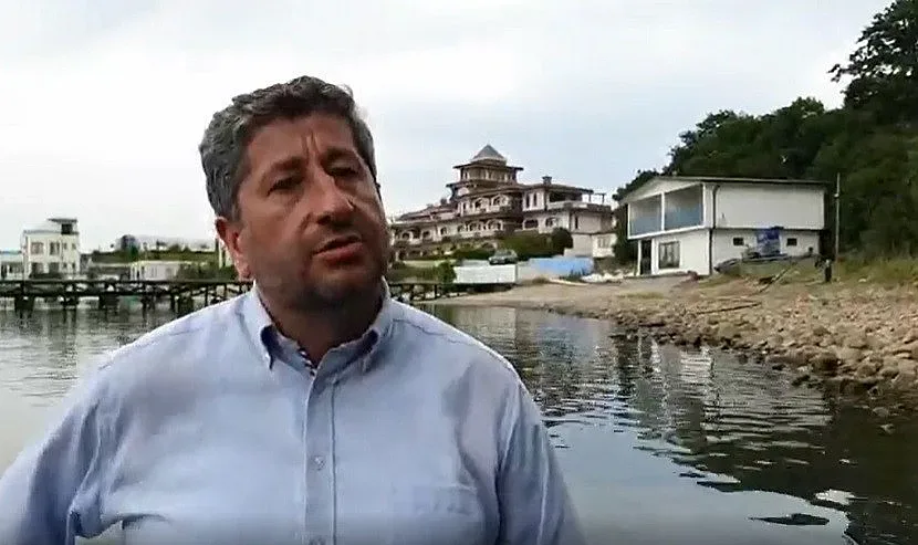 Панаирът продължава. Христо Иванов блокира път