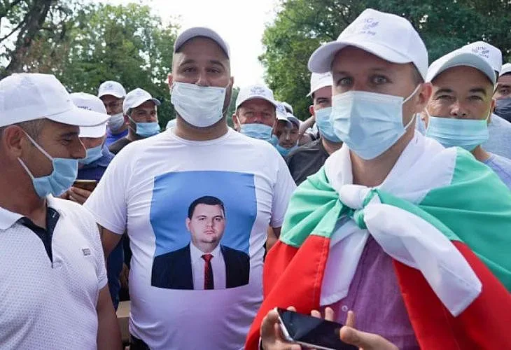 Активист на ДПС:Заради Пеевски децата ми са здрави