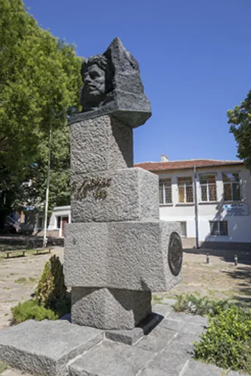 Обновиха паметника на Васил Левски в Стара Загора