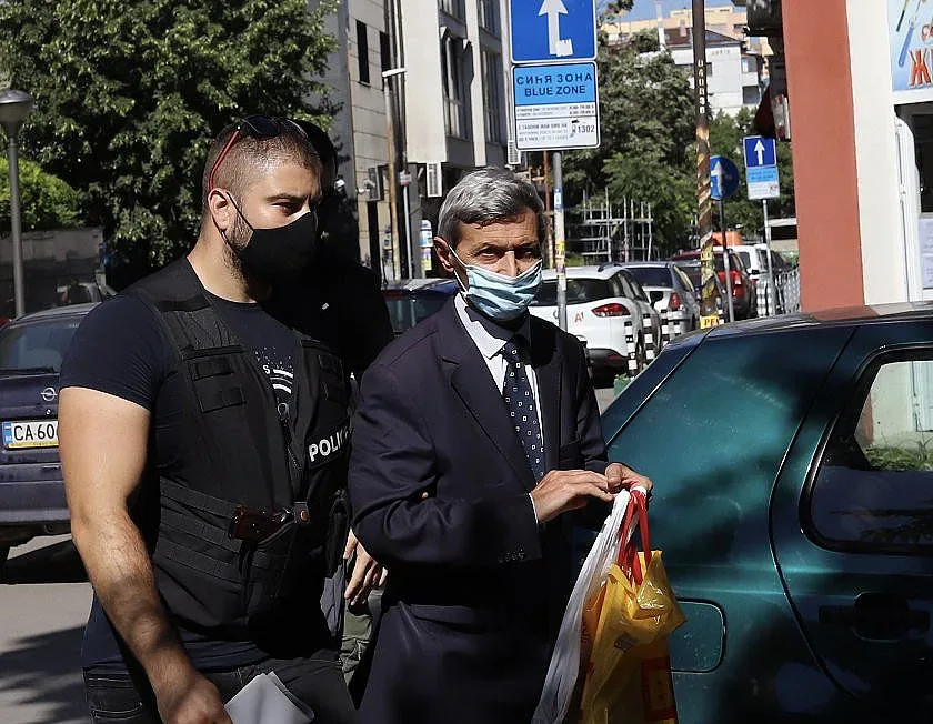 Вкараха Илия Милушев в прокуратурата