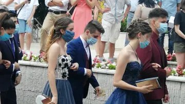 Абитуриенти разочаровани, пак останаха без бал