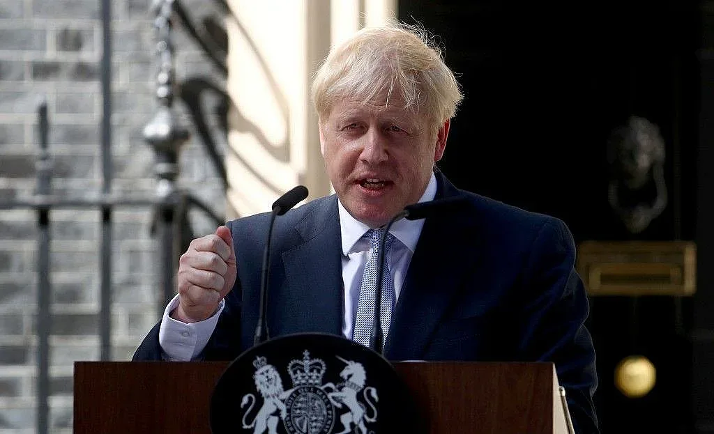 Джонсън плаши Меркел за търговията с ЕС