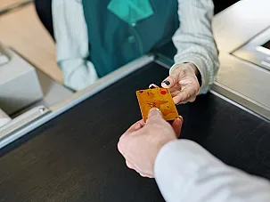 ОББ и Mastercard дариха средства на 8 болници в страната
