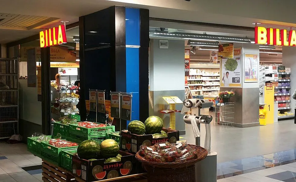 Мълния затвори временно магазин на BILLA в София