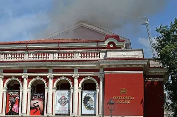 Операта в Русе се отърва на косъм, само покривът повреден