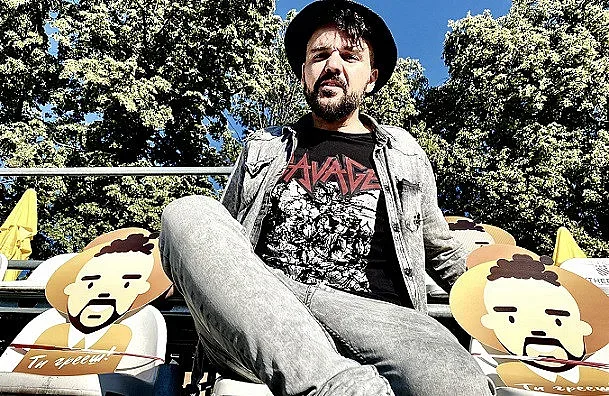 Графа с армия от греещи човечета