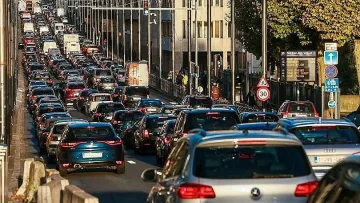 Шофьорите в ЕС: Псувни, клаксони и без дистанция