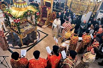 С богослужебните одежди се измолва Божията благодат