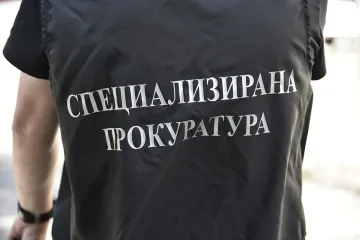 Приближените на Божков остават в ареста