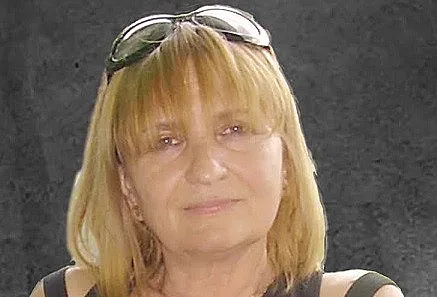 Поетеса скандализира с "хоризонтални" стихове