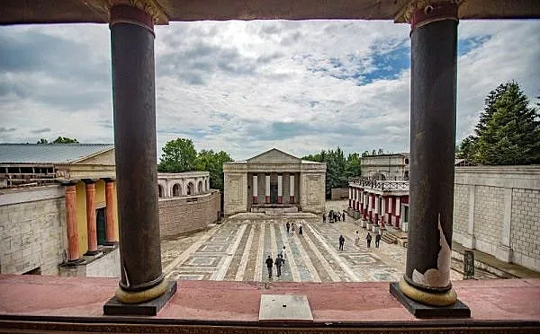 Звездите на Софийската опера пеят на Римския площад