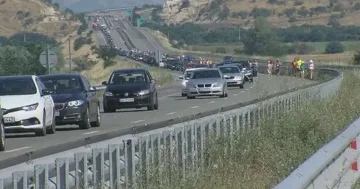 Увиват си колите с кърпи на КПП Кулата