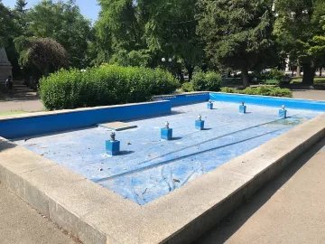 Вандали потрошиха дюза на шадравана в парк „Пети октомври“