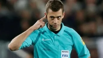 Френски съдия свири "Левски" - Славия