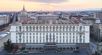 Кипърска компания купи бившия хотел Шератон