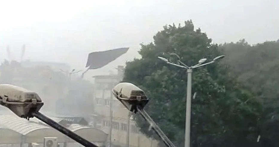 Ураган удари Варна (ФОТО)