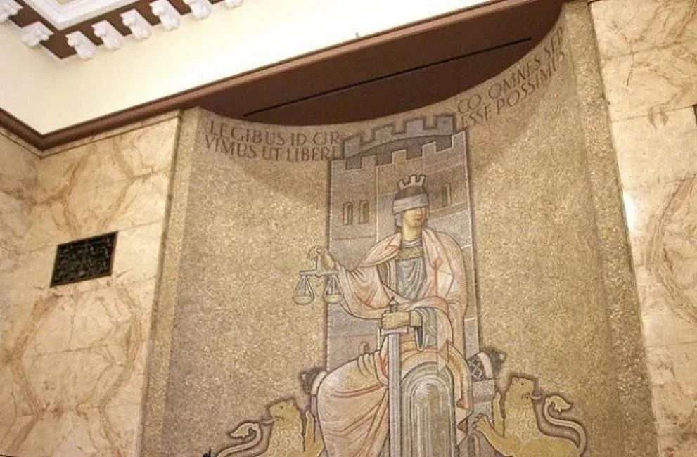 Прокурори погнаха развалената храна за болници