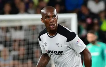 Нападнаха с нож бивш футболист на Ливърпул