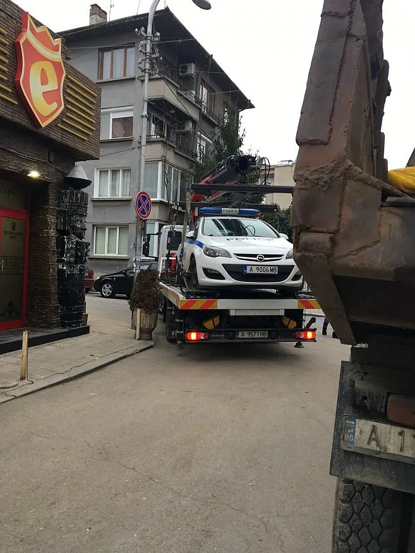 Шоу - паяк вдигна патрулка в Бургас