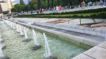 Стряскаща селяния на фонтаните пред НДК