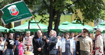 Пак вдигат заплатите в армията догодина