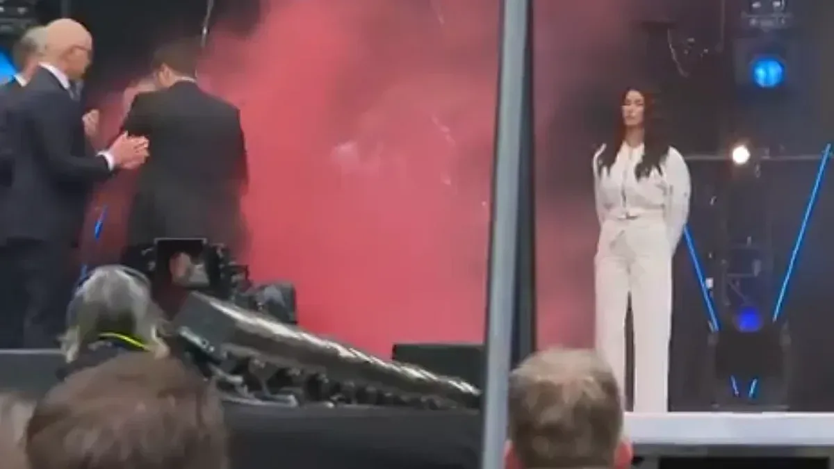 Екшън в Нидерландия! Хвърлиха бомба по полския премиер (Видео)