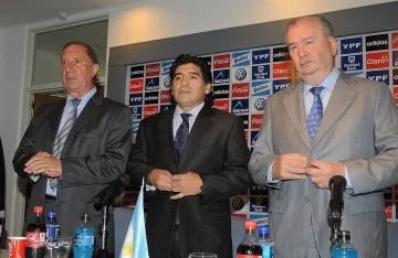 Драма с коронавирус на легендарен аржентински треньор