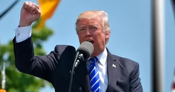 Тръмп спасява паметниците със закон