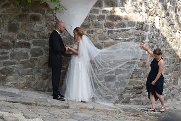 Младоженците в Италия пак без предпазни маски