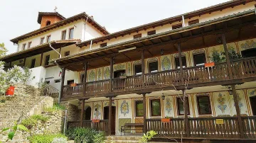 Борисов дари 20 000 лв. на Чекотинския манастир