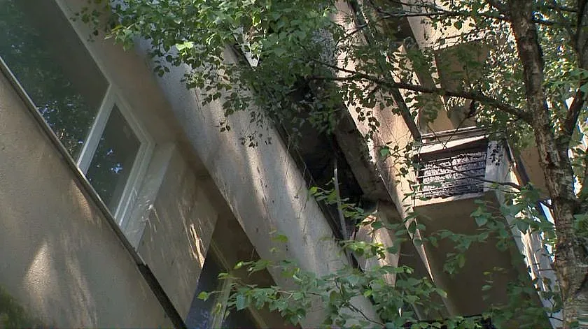 Пожар в София прати жена в болница