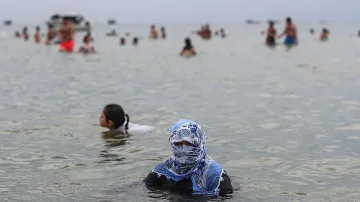 Маските задължителни на плажа в Турция