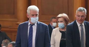 Медиите виновни на БСП за маските на депутатите
