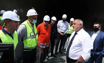 Вижте иконата спасила работниците в тунела СНИМКИ