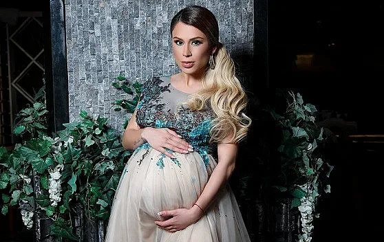 Мис Плеймейт 2015 роди близнаци