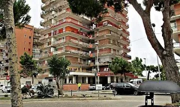 И Италия пропищя от наши роми