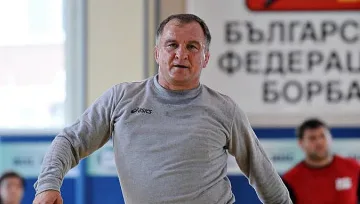 Симо Щерев ще води женския отбор по борба на Русия
